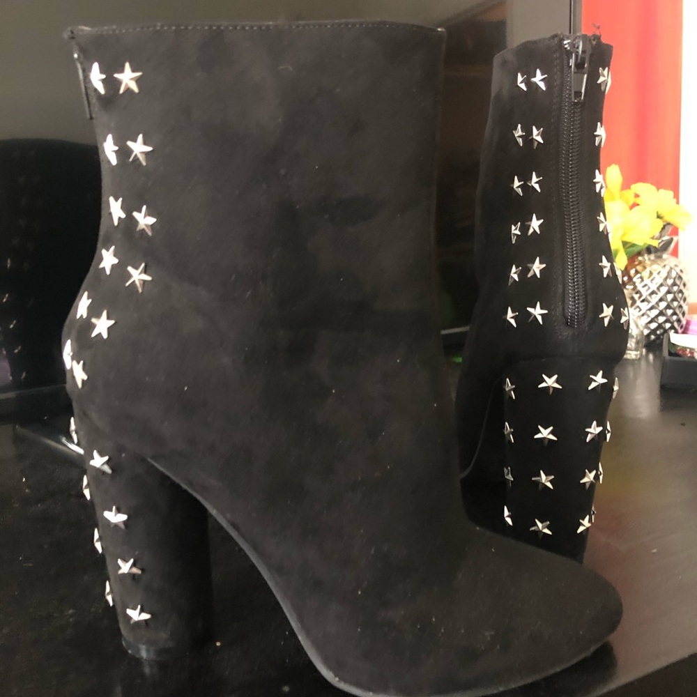 Heeled ankle studded black boots